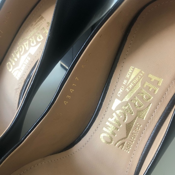 Ferragamo Never Been Worn Round Toe Leather Pumps - Picture 3 of 6